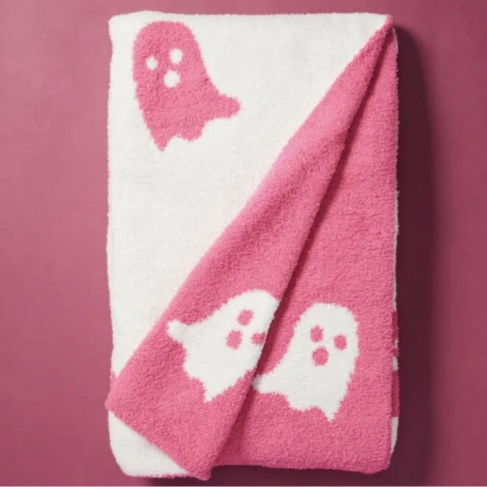 NWT! 👻 Halloween Cupcakes & Cashmere Reversible Pink and White ghost blanket